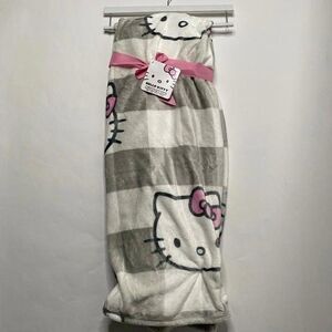 Sanrio Hello Kitty Plaid Plush Throw Blanket – Soft Cozy Gift